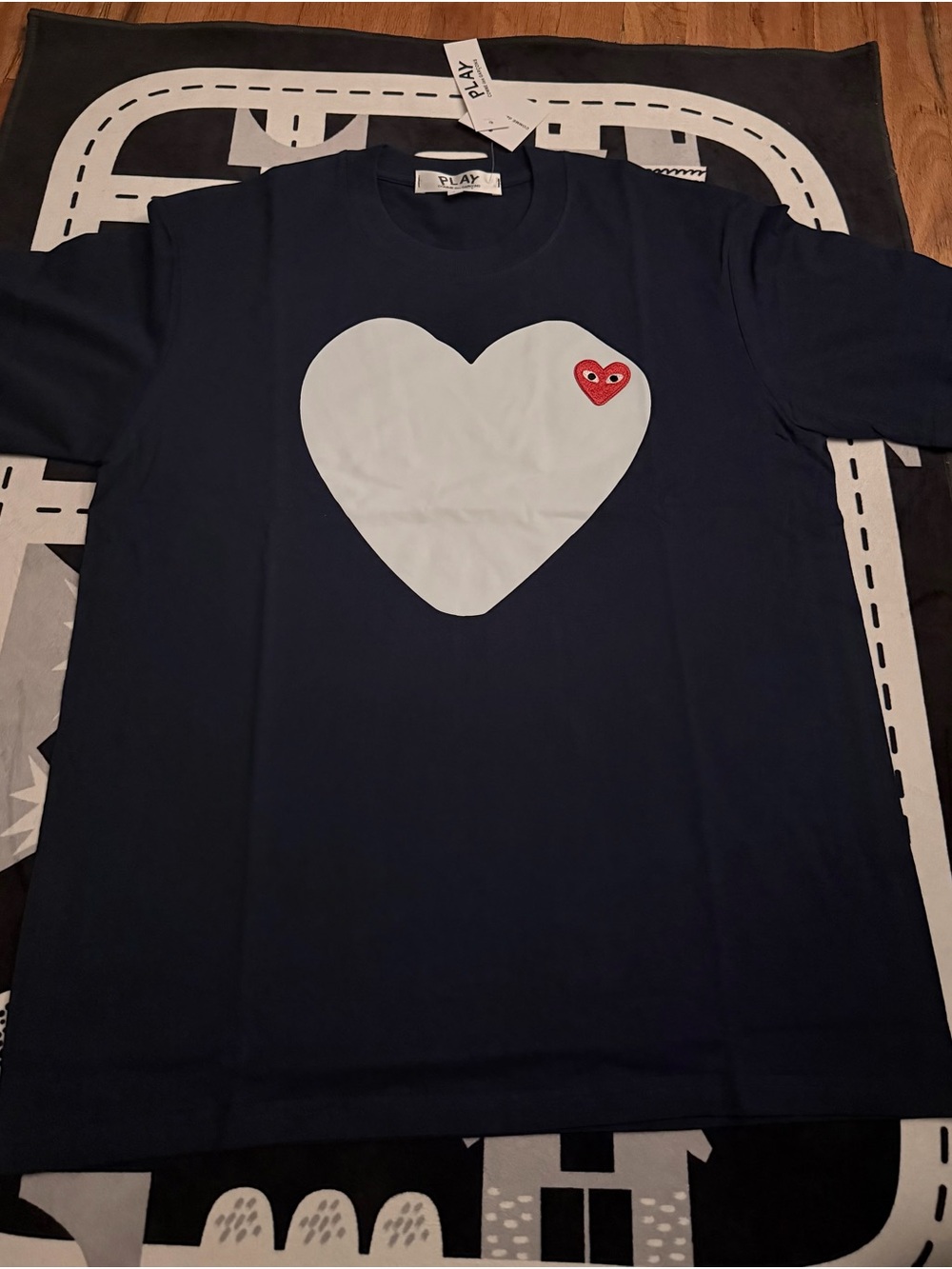 Comme des Garcons PLAY Big White Heart T-Shirt Navy Red Heart Logo Size L NWT